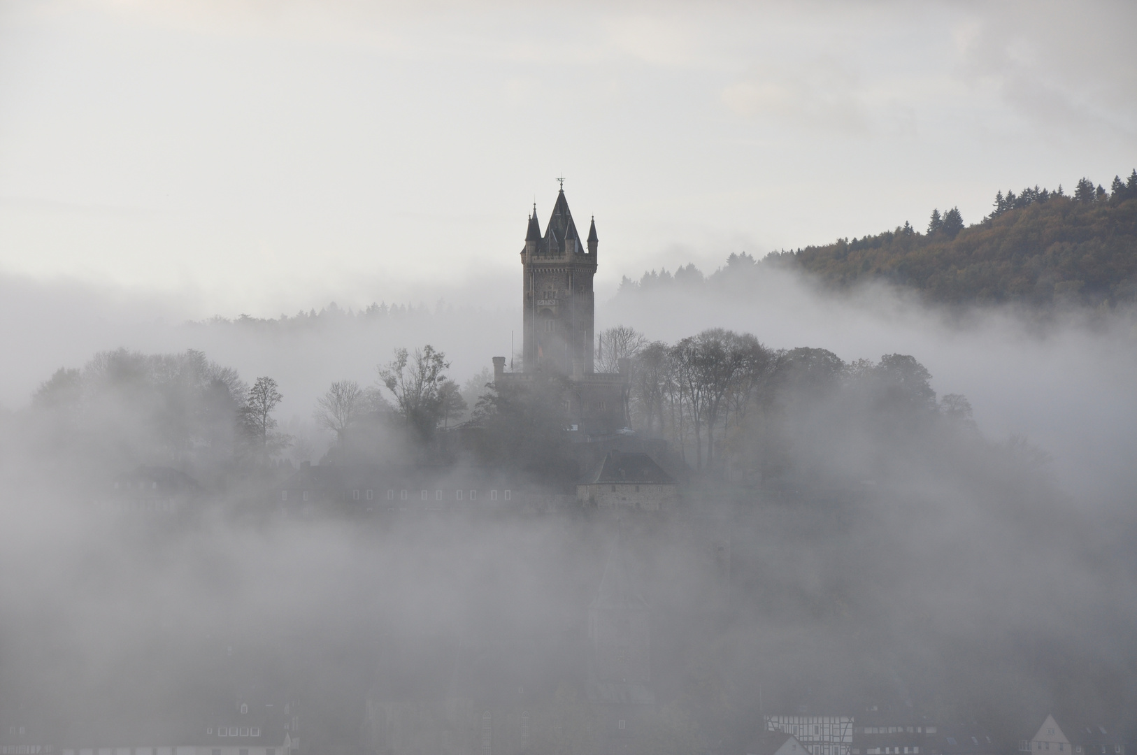 Dillenburg im Nebel