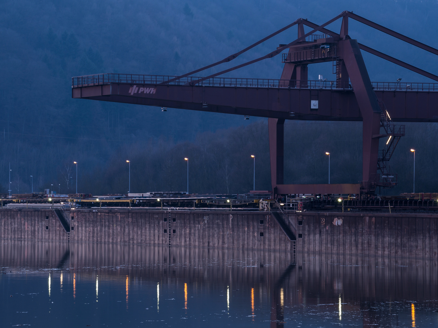 Dillinger Hafen zur blauen Stunde