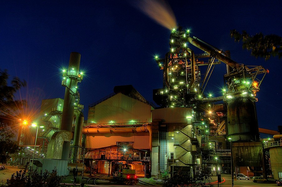 Dillinger Hütte bei Nacht