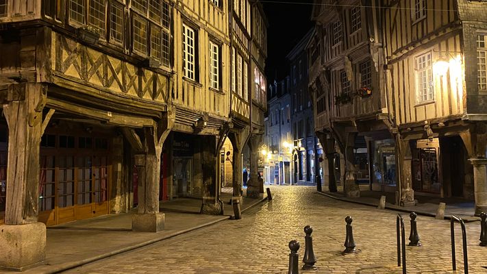Dinan by night