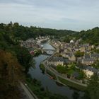 Dinan, le port, la barque rouge....