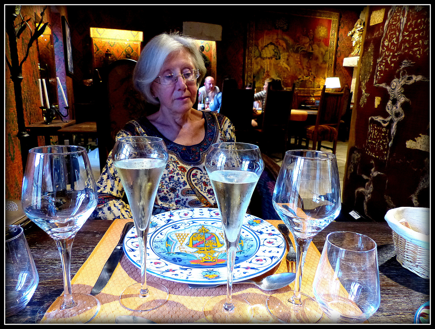 DINER à l'EAU MINERALE SEULEMENT  :::--))))