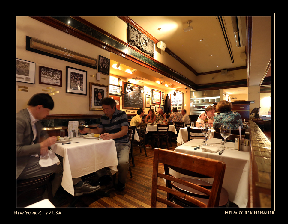 Dining at Smith & Wollensky, Midtown Manhattan, New York City / USA
