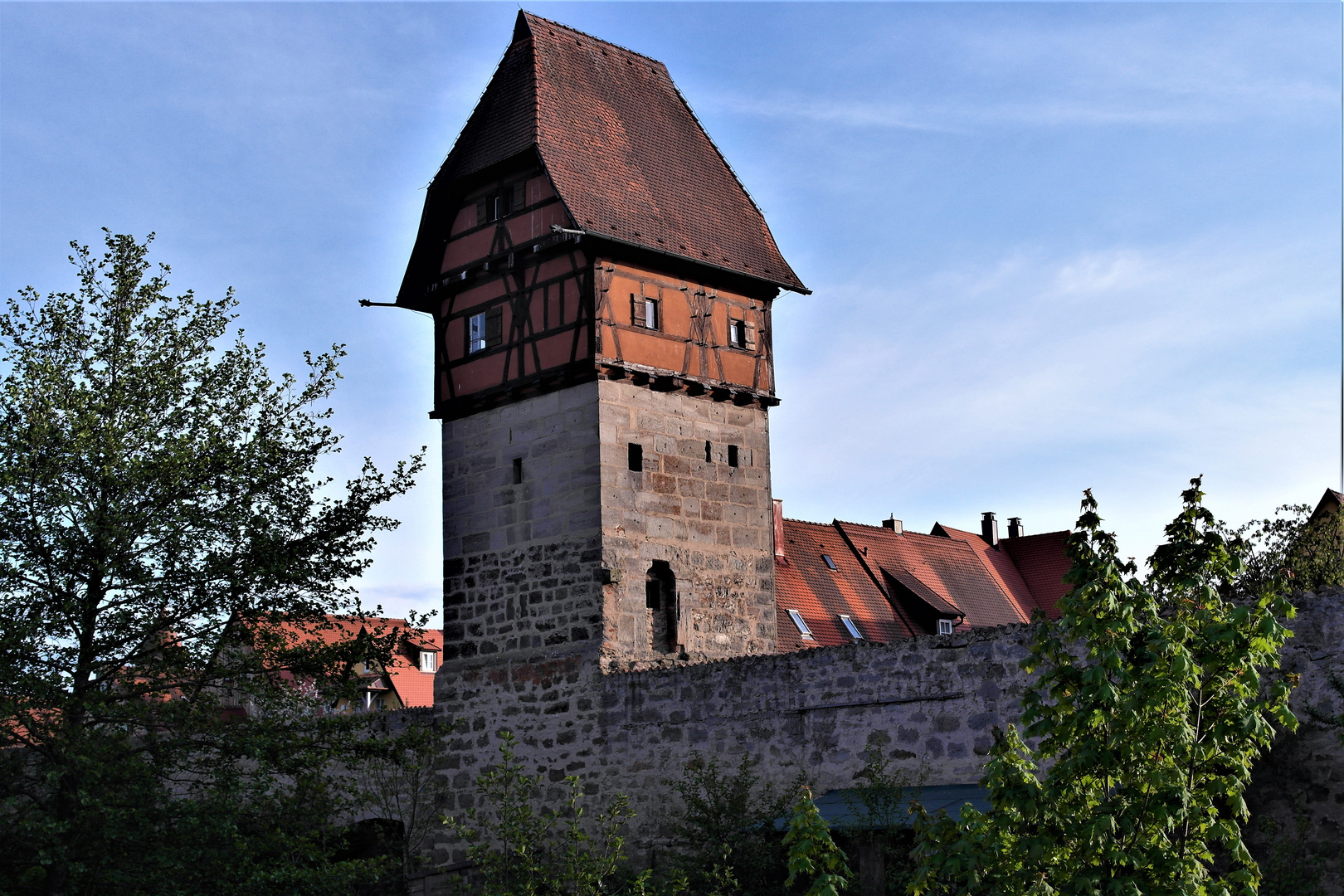 DINKELSBÜHL  Bäuerlinsturm direkt an der Stadtmauer zur Wörnitz von außen 1.5.18