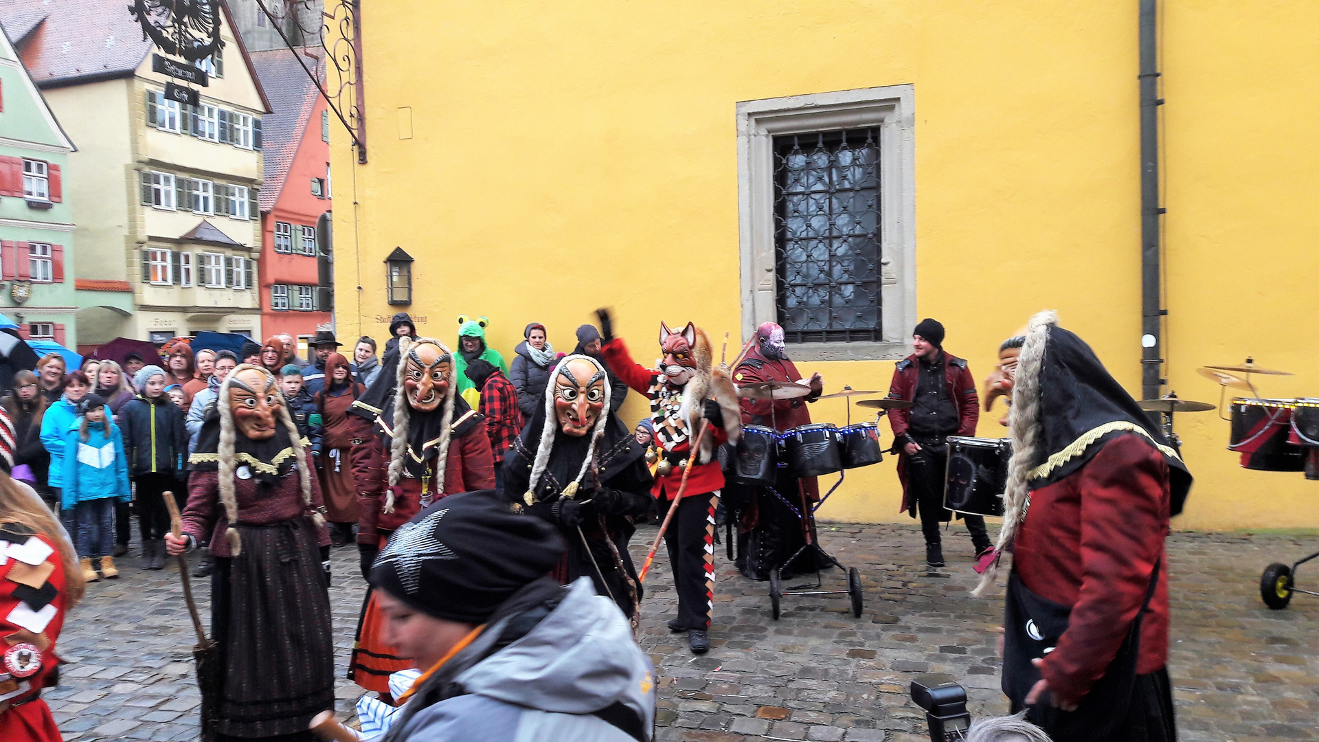 Dinkelsbühl Faschingsdienstag :Vier Hexen und ein Fuchs