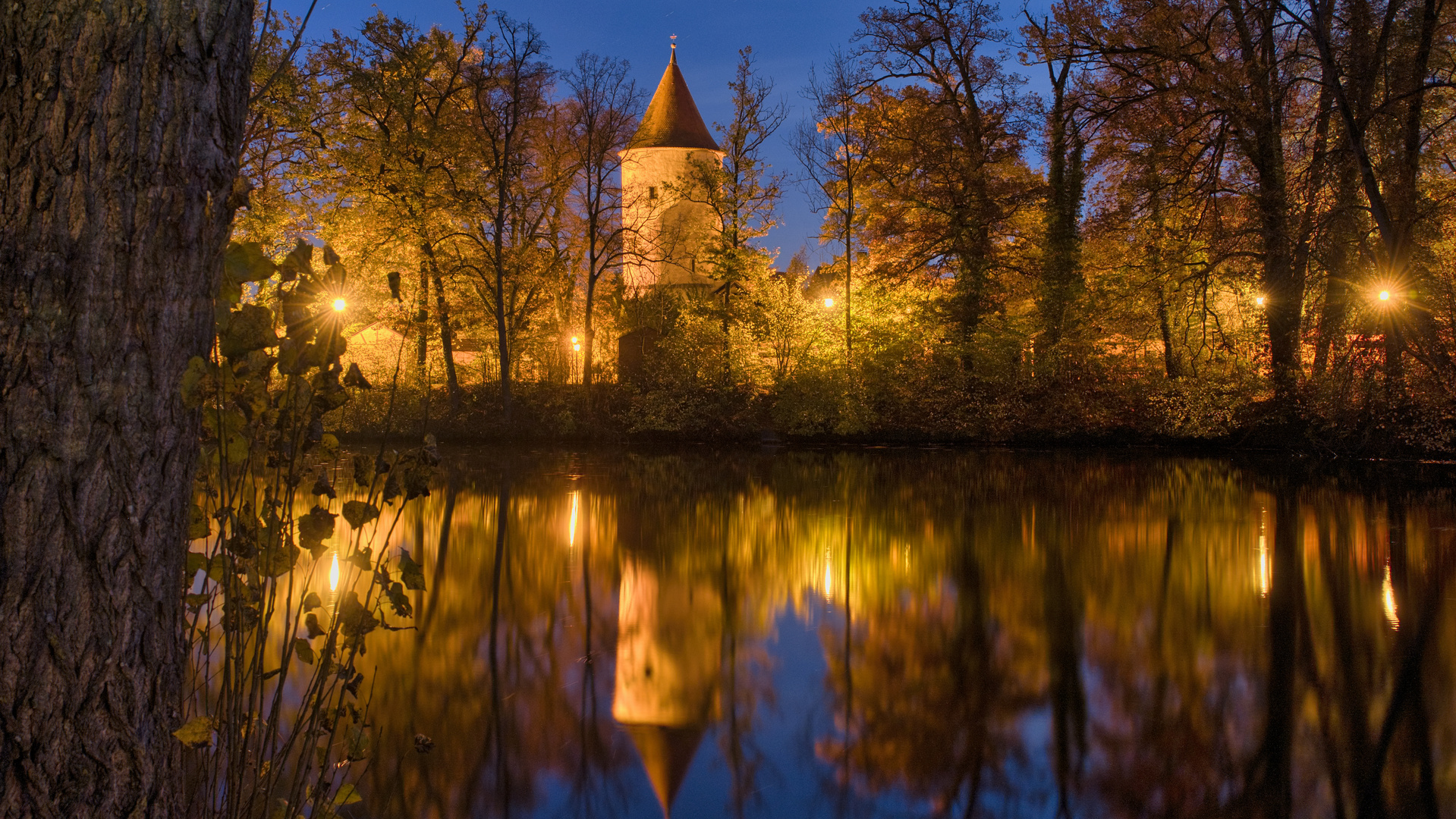 Dinkelsbühl im Stadtpark bei Nacht