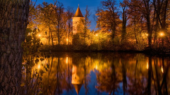Dinkelsbühl im Stadtpark bei Nacht