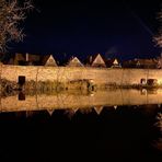 Dinkelsbühl Stadtmauer bei Nacht am Fluss  Wörnitz