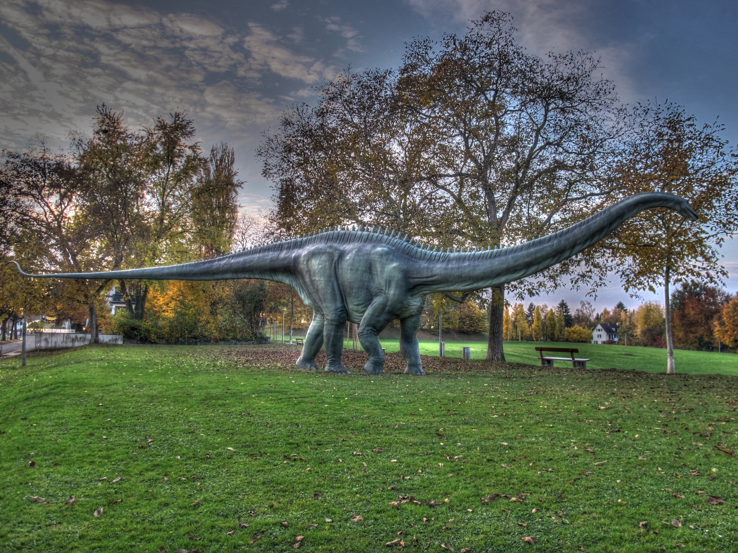 Dino beim Turm (Basel Bruderholz) - HDR