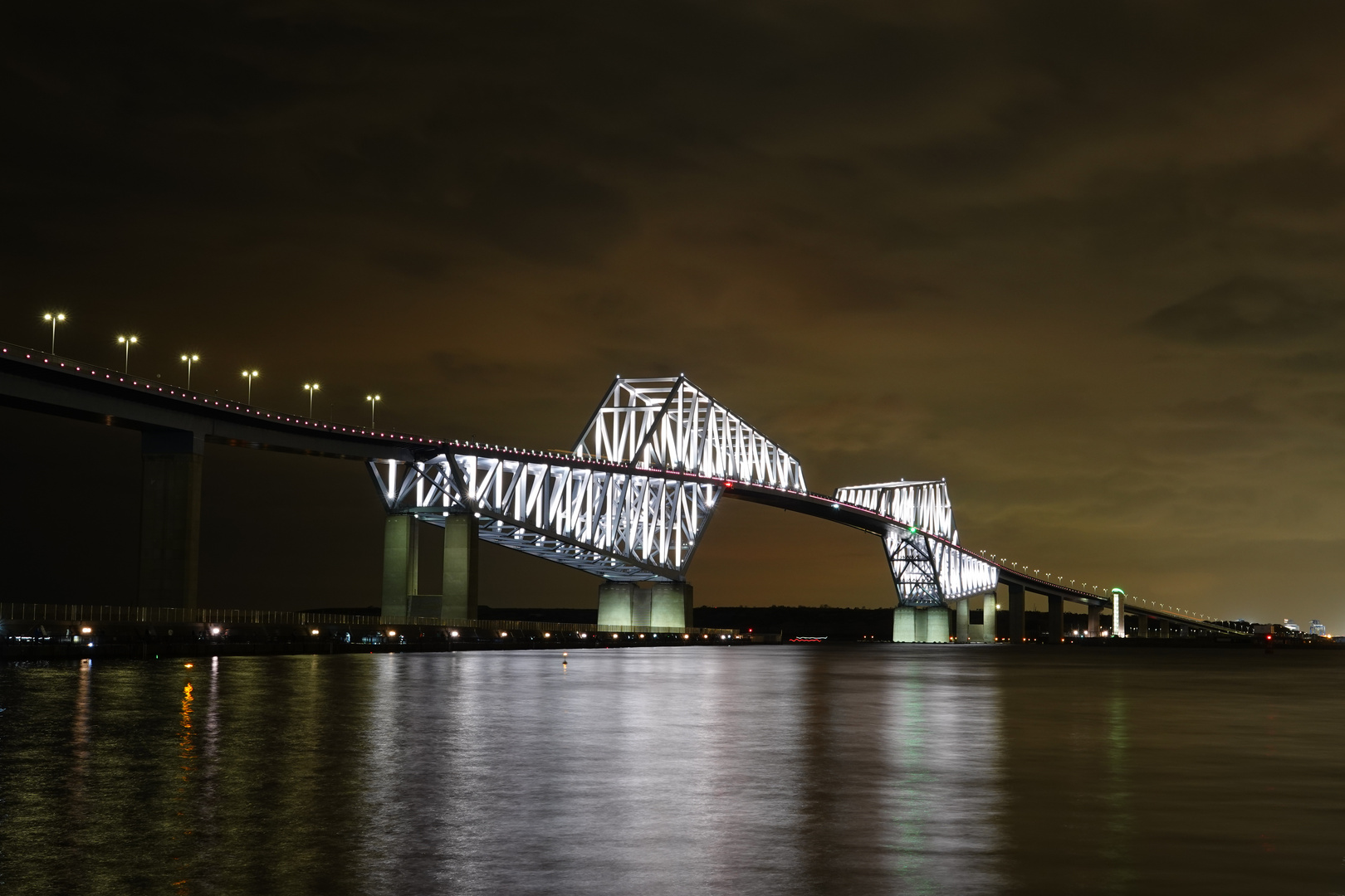 Dinosaurier Brücke in Tokyo