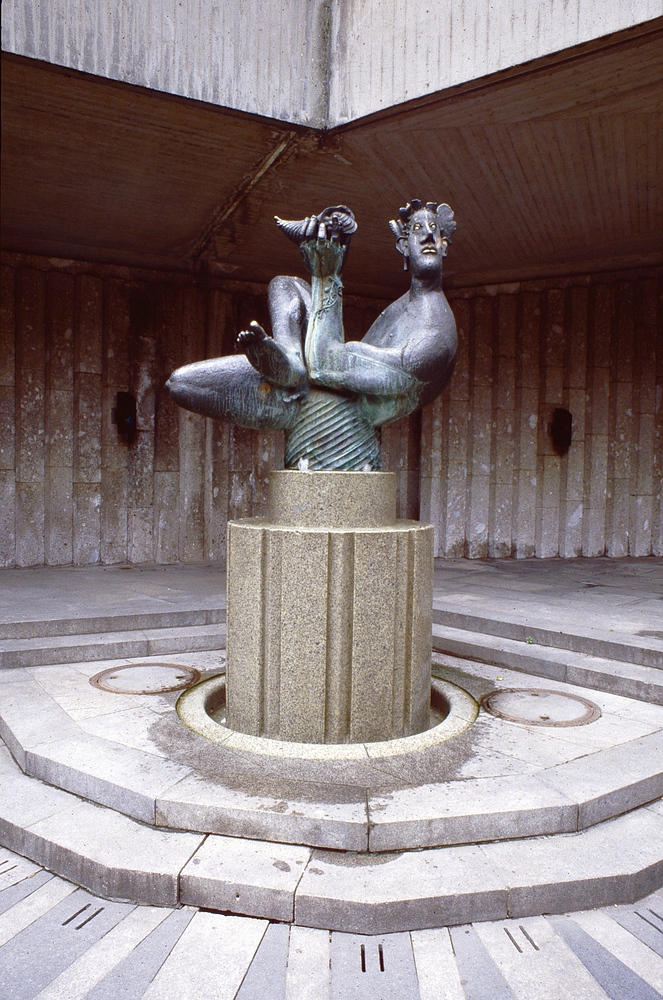 Dionysos Brunnen