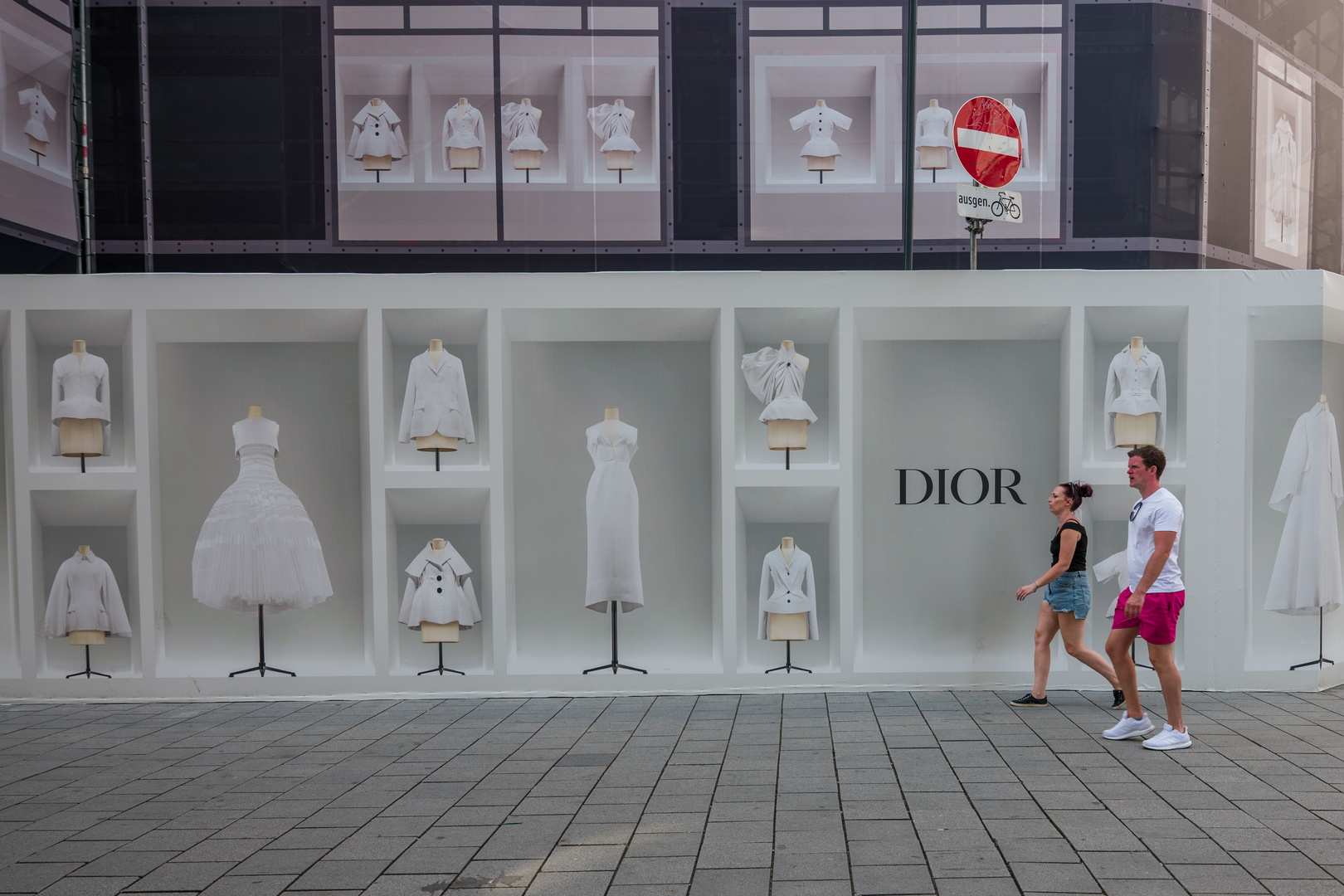 DIOR