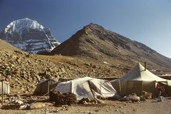 Dira Phuk, 4860m first over night camp