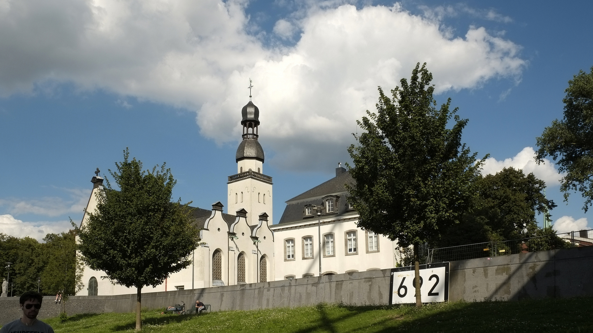 direkt am Rhein