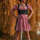 Dirndl im Herbst