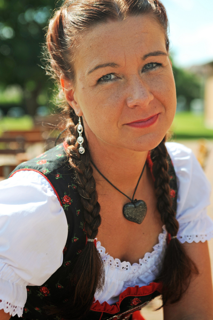 Dirndl in norddeutscher Tiefebene