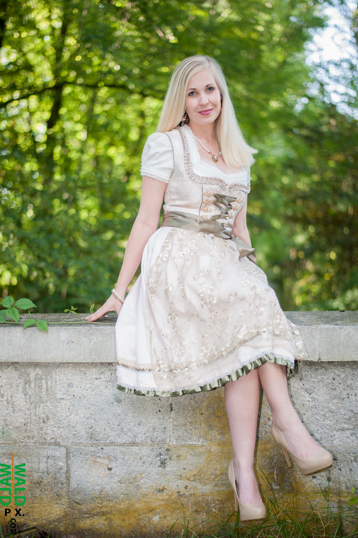 Dirndl Shoot mit Jess