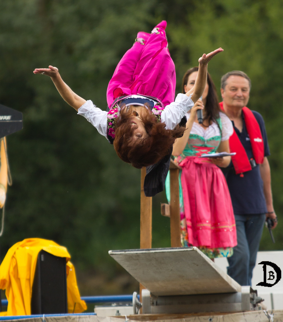 Dirndlspringen 2013 in der Walba