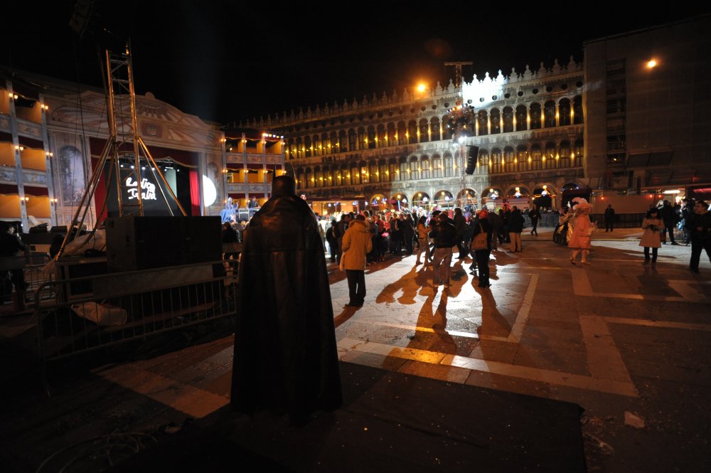 Discoabend auf der Piazza