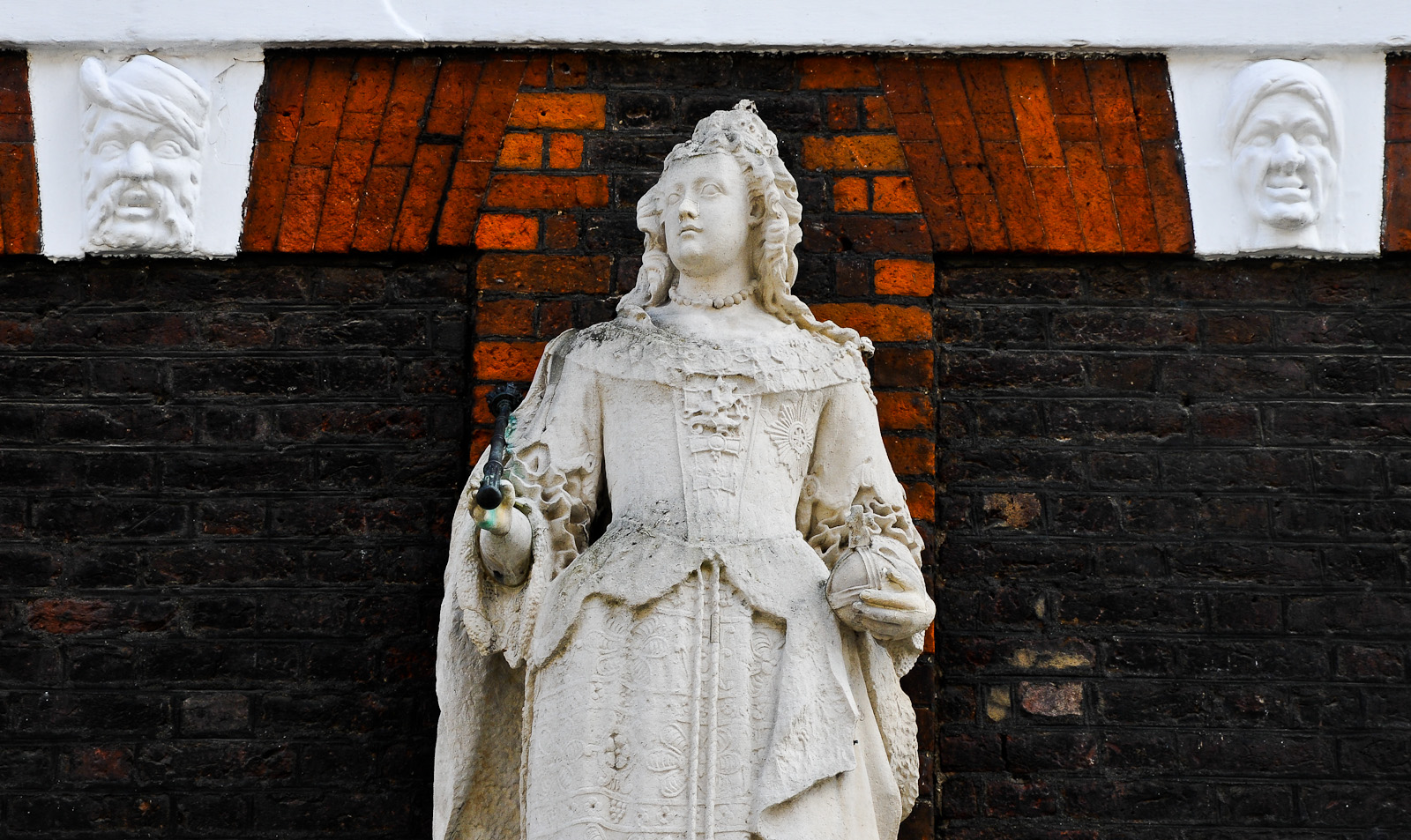 Discover London : Queen Anne Statue