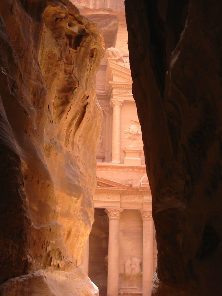 Discover the treasury of petra