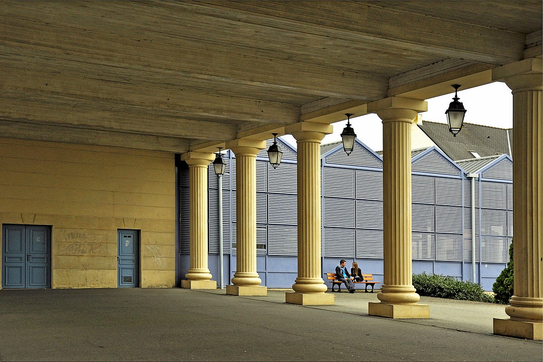 Discuter sur un banc