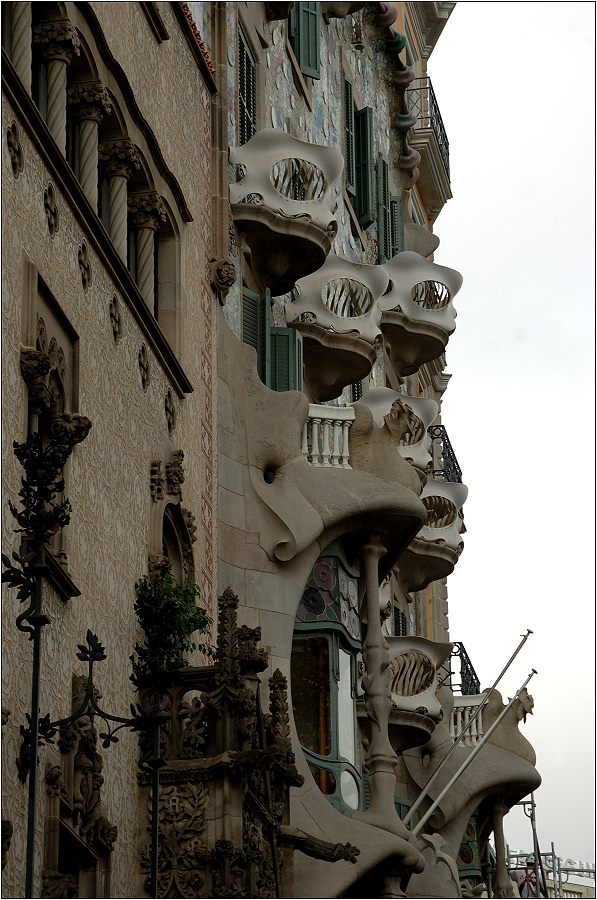 ... disegnato da Antonio Gaudi ...