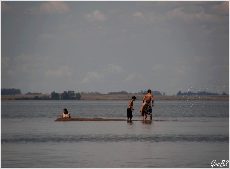 DISFRUTANDO LA PLAYA III