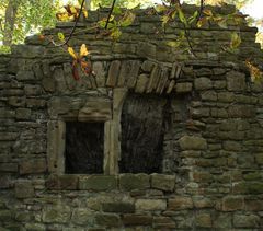 Disibodenberg: Fenster am Fels