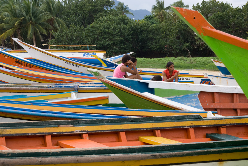 Diskussionen im Fischerdorf El Tirano, Isla Margarita, Venezuela