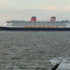 "Disney Dream" auf der Probefahrt vor Borkum auf der Westerems