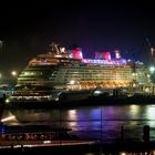 Disney Dream bei Nacht in Hamburg