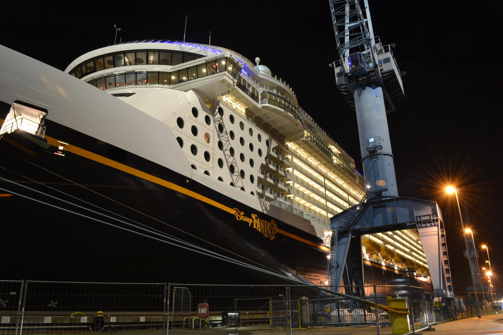 Disney Fantasy am Pier der Meyer Werft