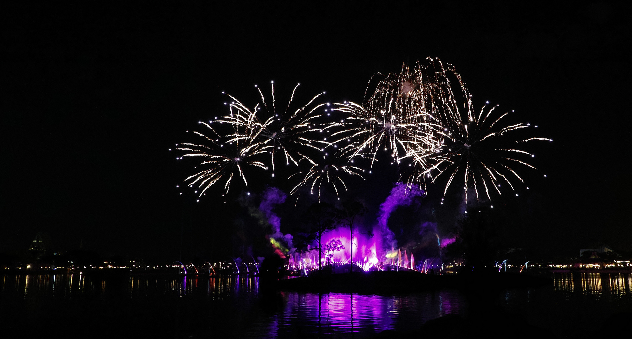 Disney Feuerwerk zum Spiegeltag…