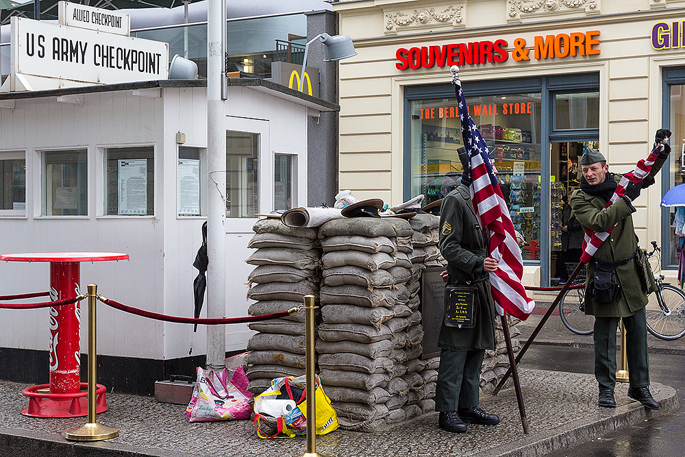 Disneyland am Checkpoint Charlie