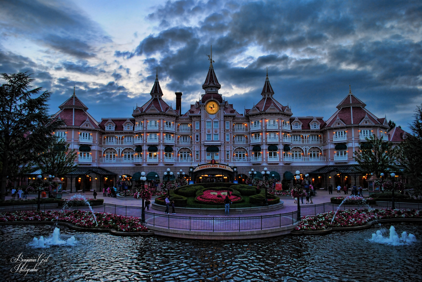 Disneyland Hotel de nuit