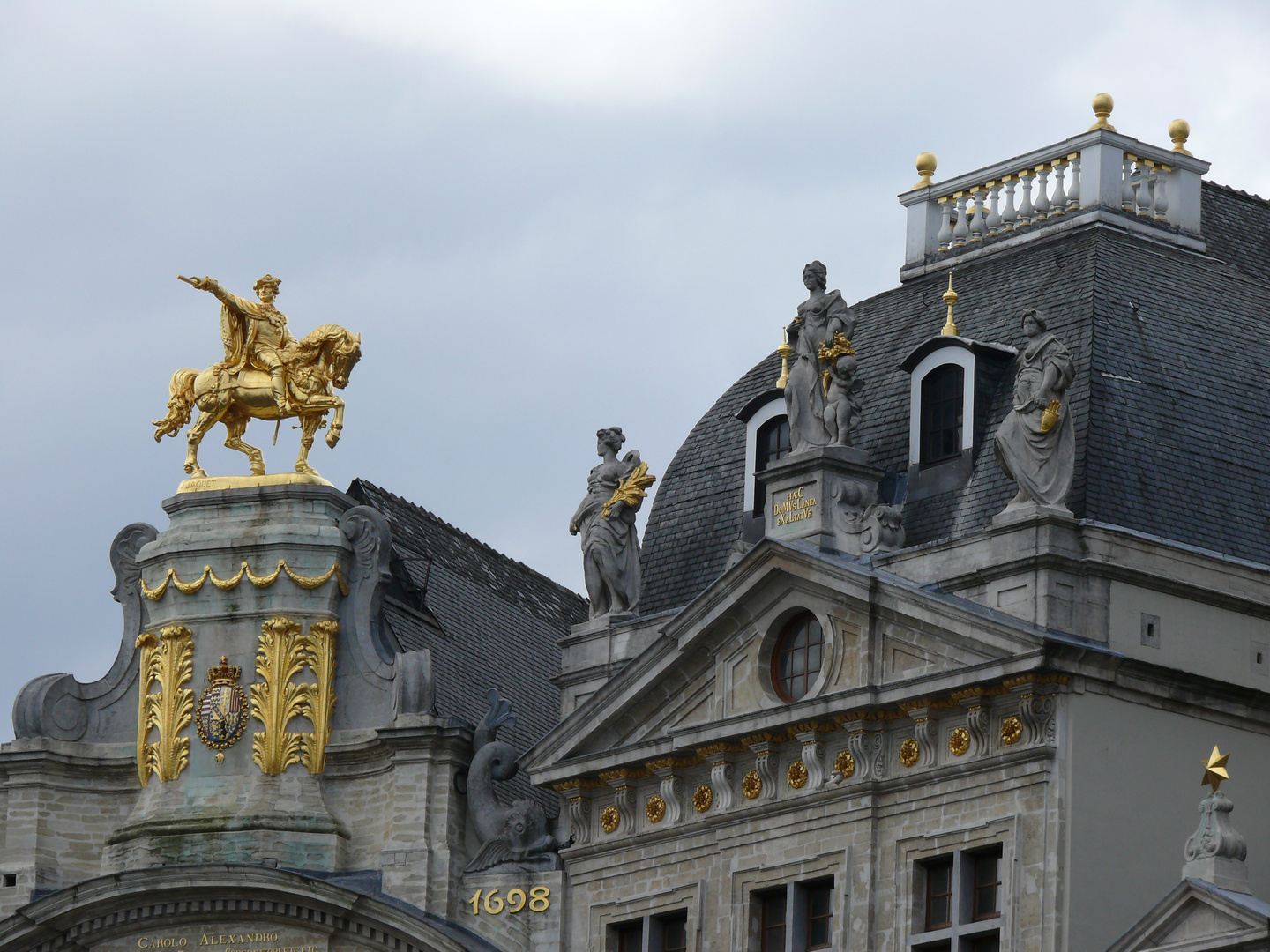 Display of statuary Brussels Grand Platz