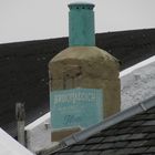 Distellery Bruichladdich - sogar der Kamin ist eine Whiskyflasche