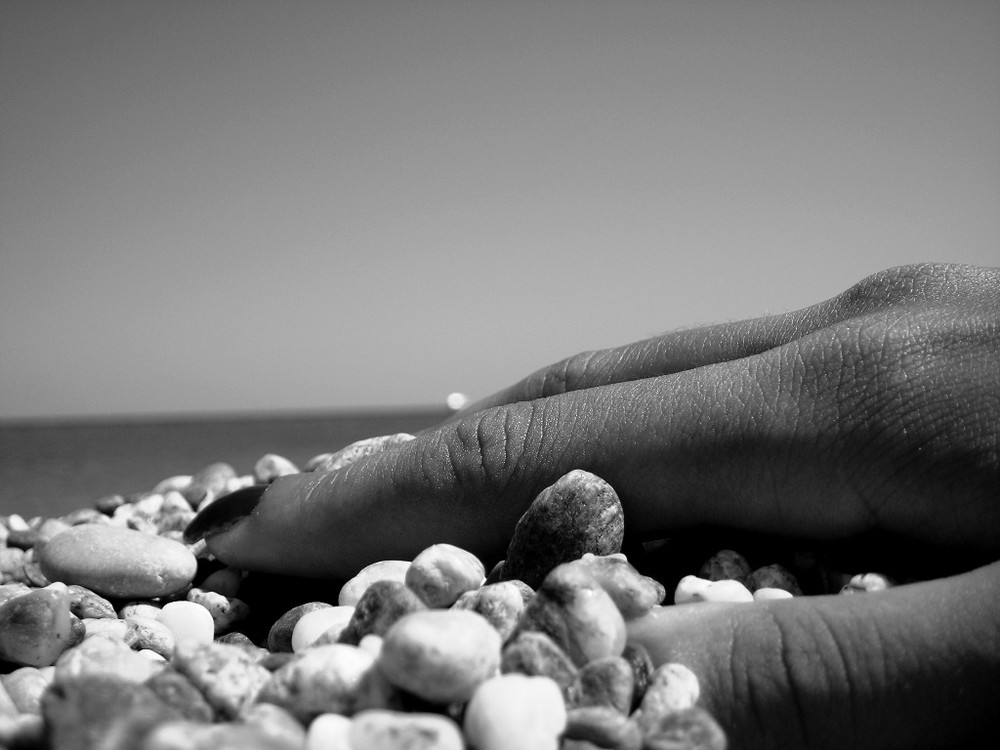 distesa sulla spiaggia