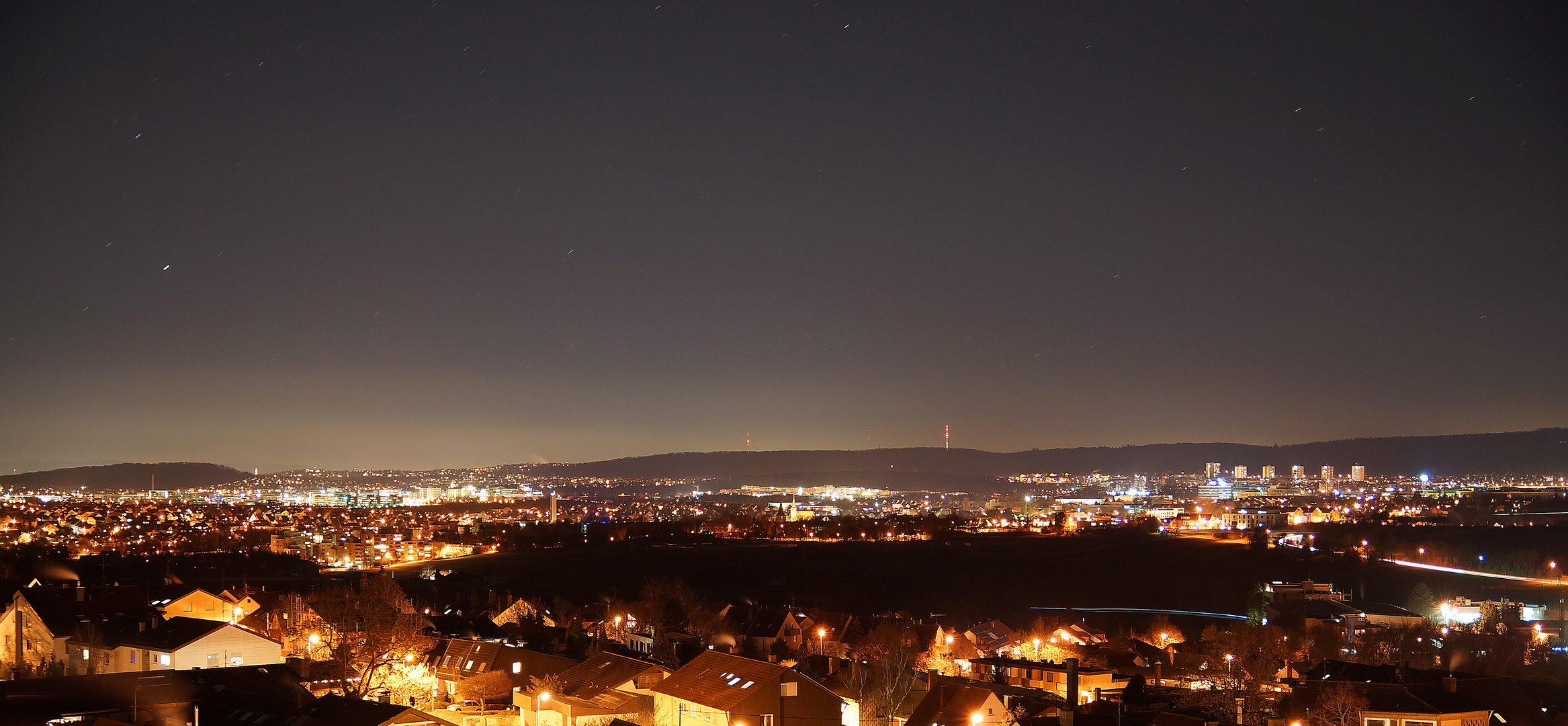 Ditzingen und Stuttgart bei Nacht