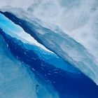 Diverse Blautöne eines Gletschers