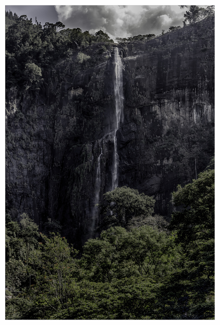 Diyaluma Falls