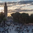 Djeema el Fna - Blick zur Koutoubia-Moschee