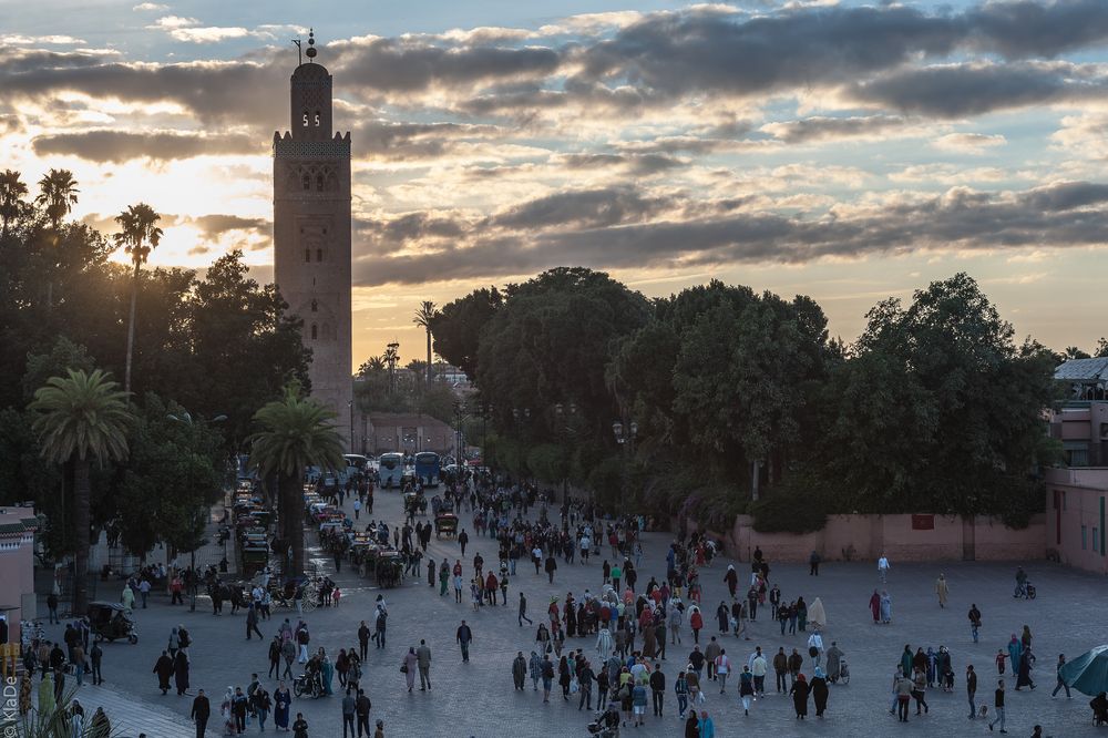 Djeema el Fna - Blick zur Koutoubia-Moschee