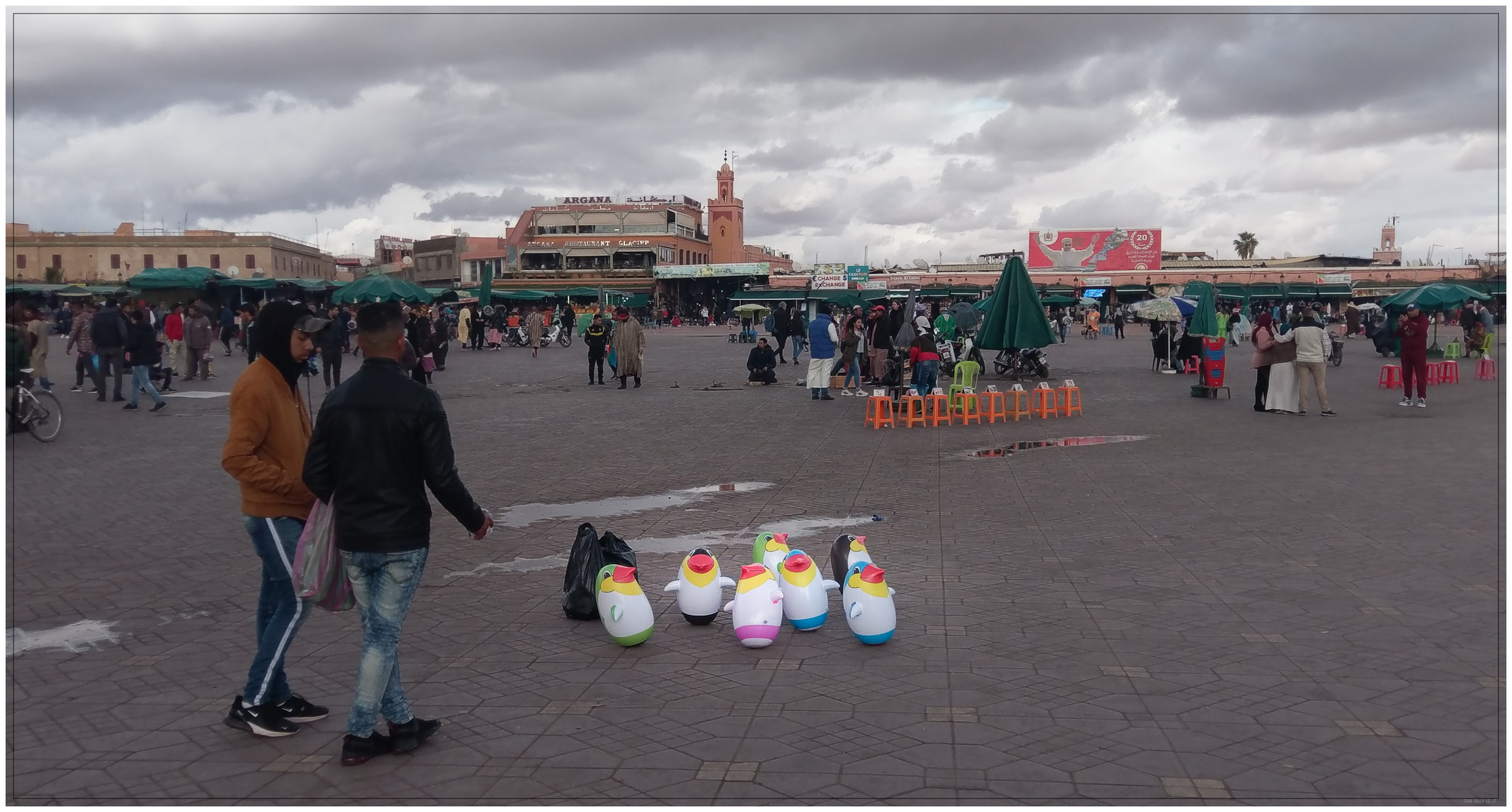 Djemaa el Fna, die Mitte von Marrakesch - so mal ganz ehrlich ;)