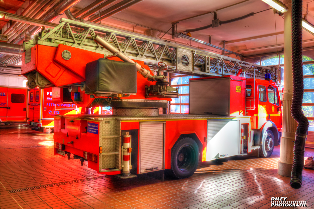 DLK 23/12 der Berufsfeuerwehr Hamburg Feuerwache Innenstadt