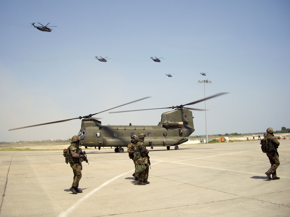 DLO-Soldaten vor britischer Chinook