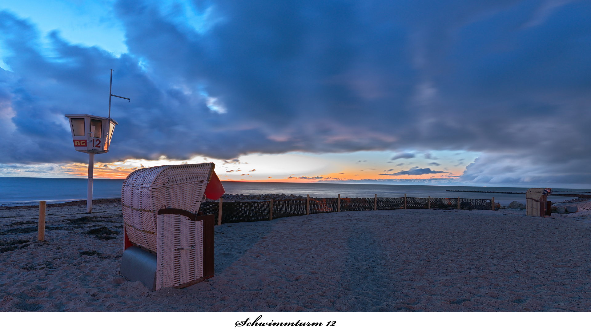 DLRG Schwimmturm 12 am Strand von Dahme