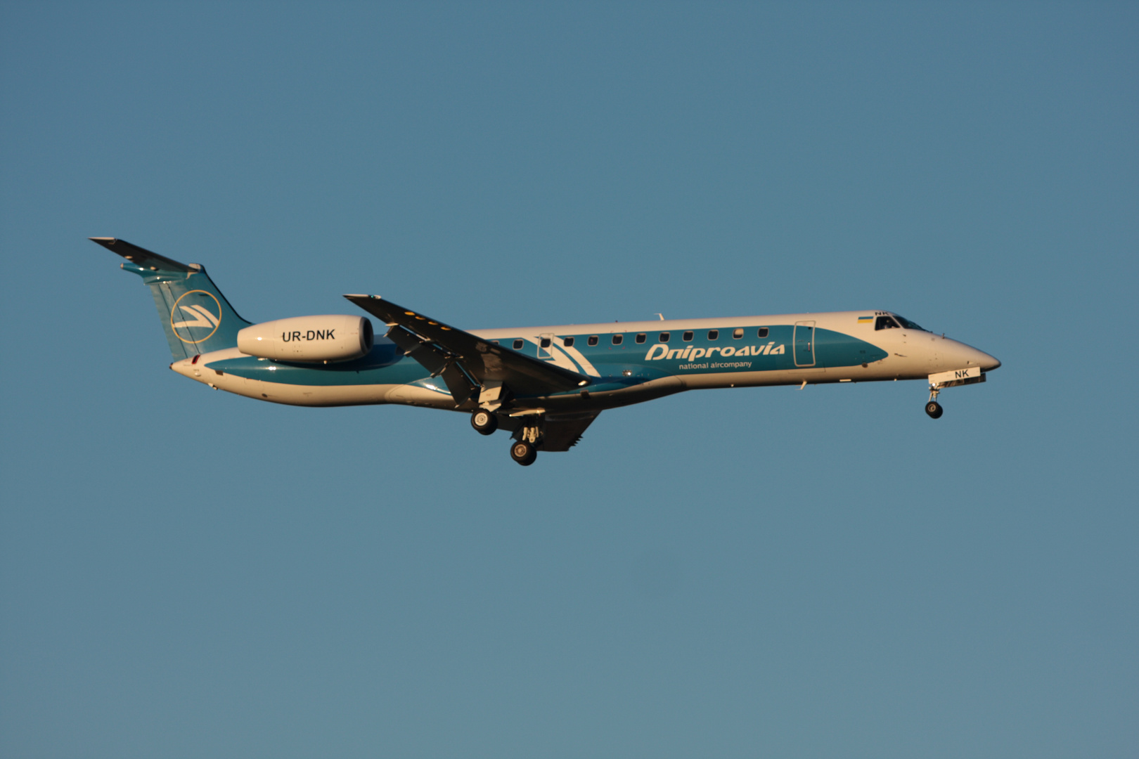 Dniprovia UR-DNK Embraer 145...