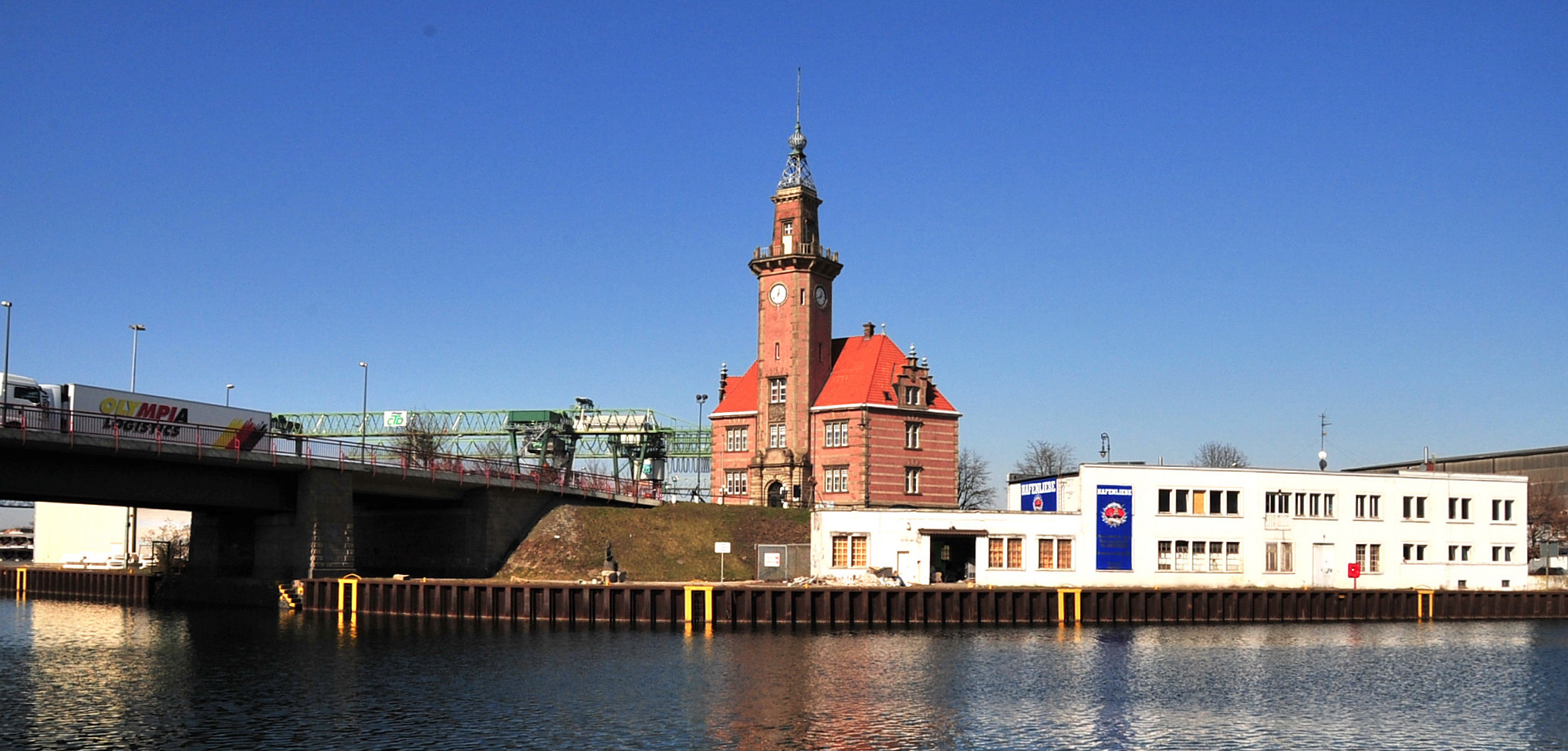 Do.-Hafen 6 Hier hat die Wasserschutzpolizei ihr Zuhause. Bildmitte.